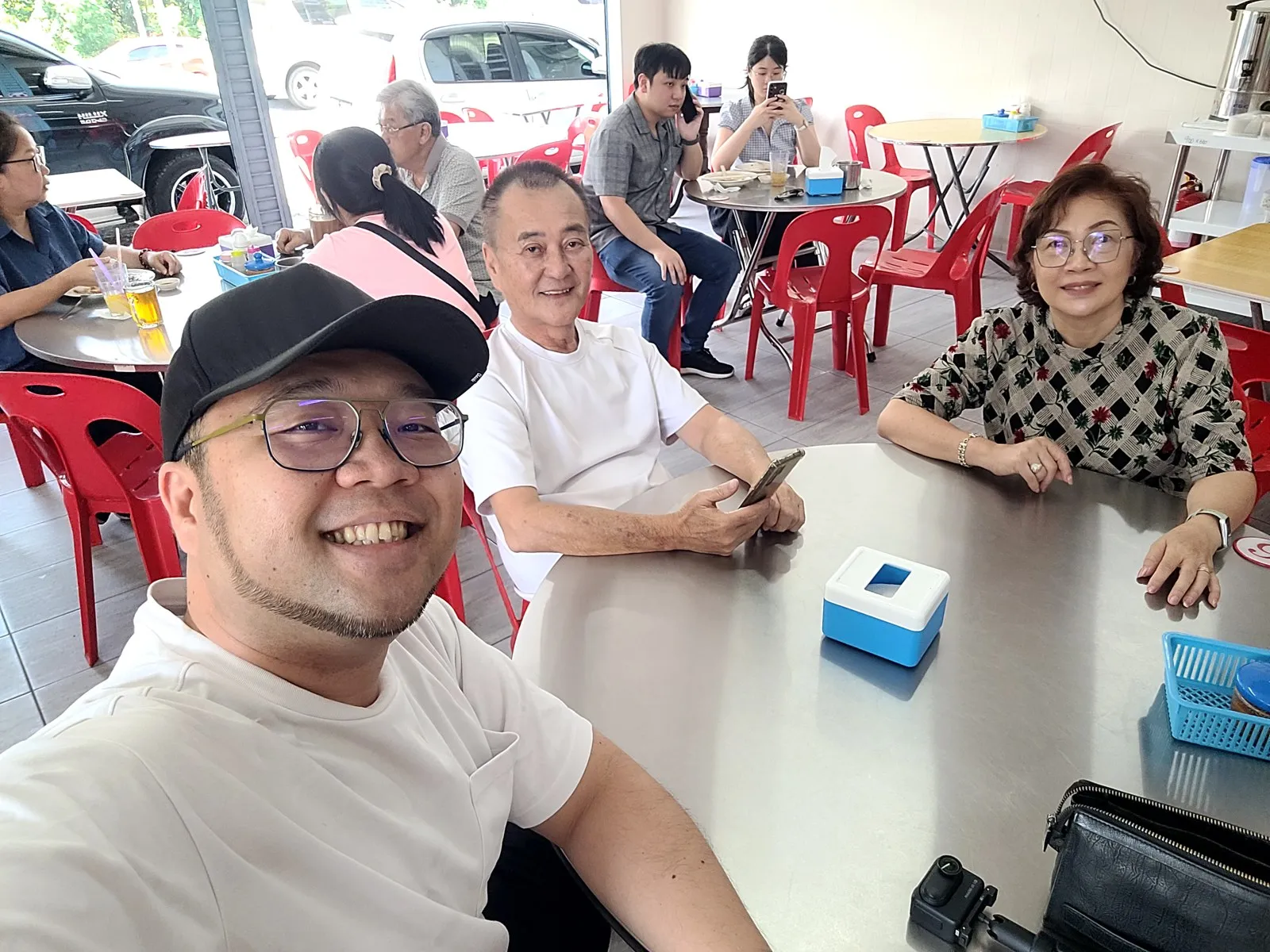 Lunch selfie with my dad at a kopitiam table